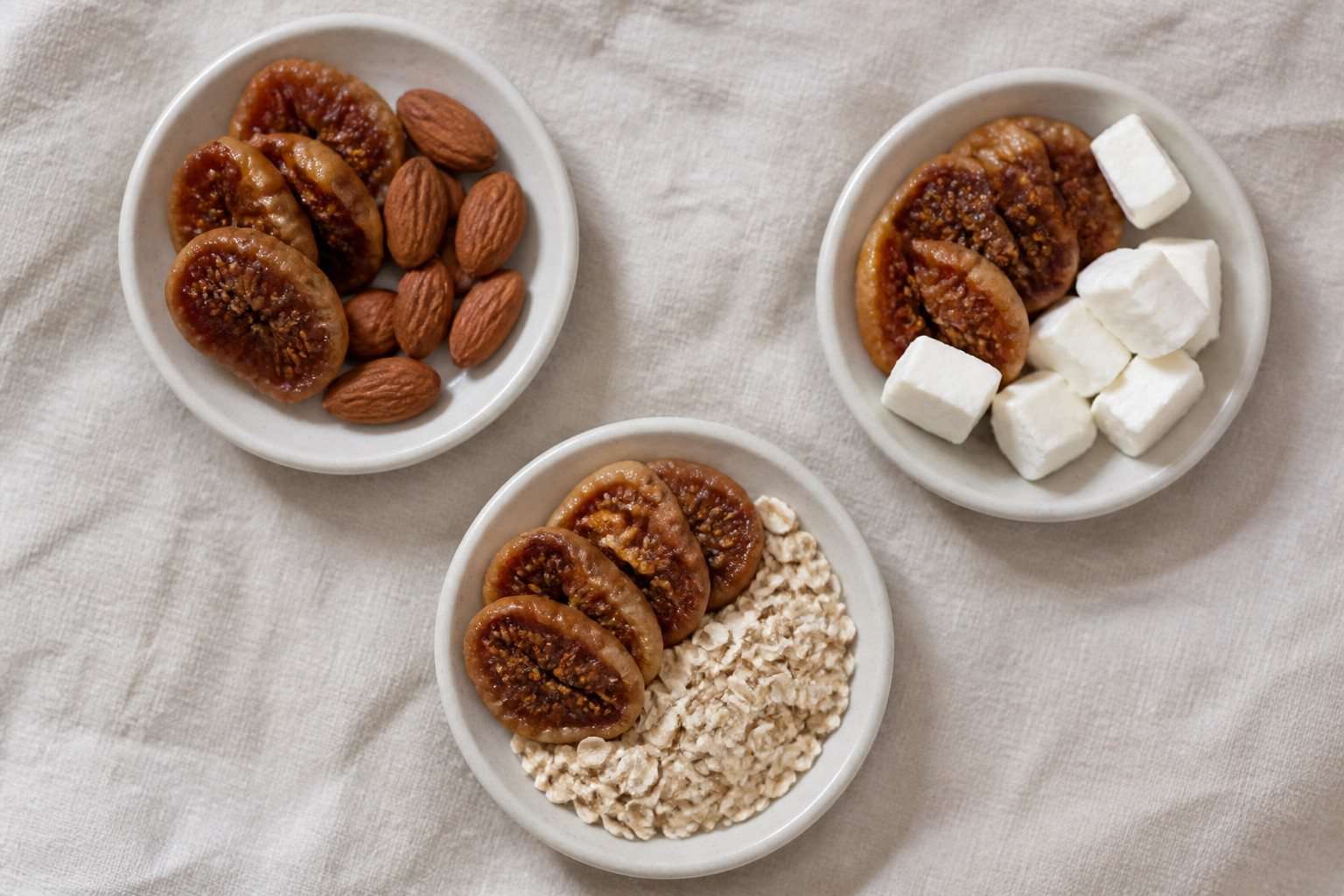 Pequeñas raciones de higos secos combinadas con distintos alimentos